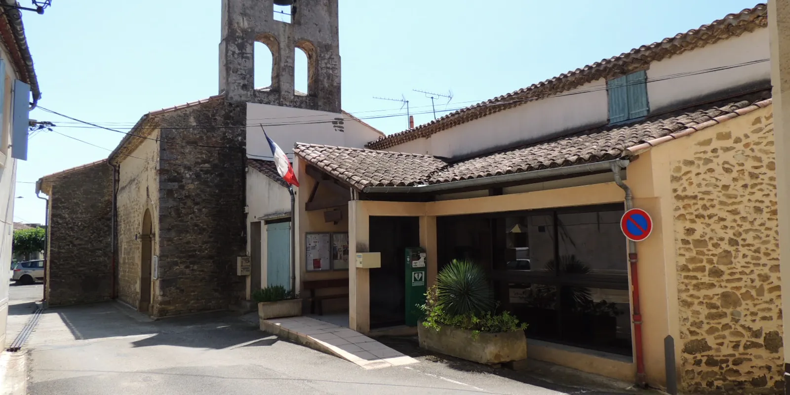 Mairie d'Ajac et son église